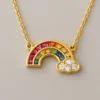 Collar dorado con arcoíris de gemas y nube brillante