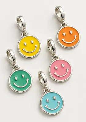 Dije Carita Feliz Dijes de carita feliz en diferentes colores.